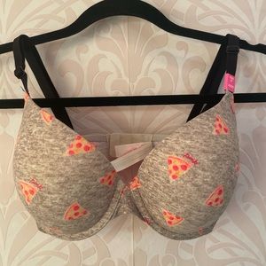 NWT Victoria’s Secret push up bra. 32DD